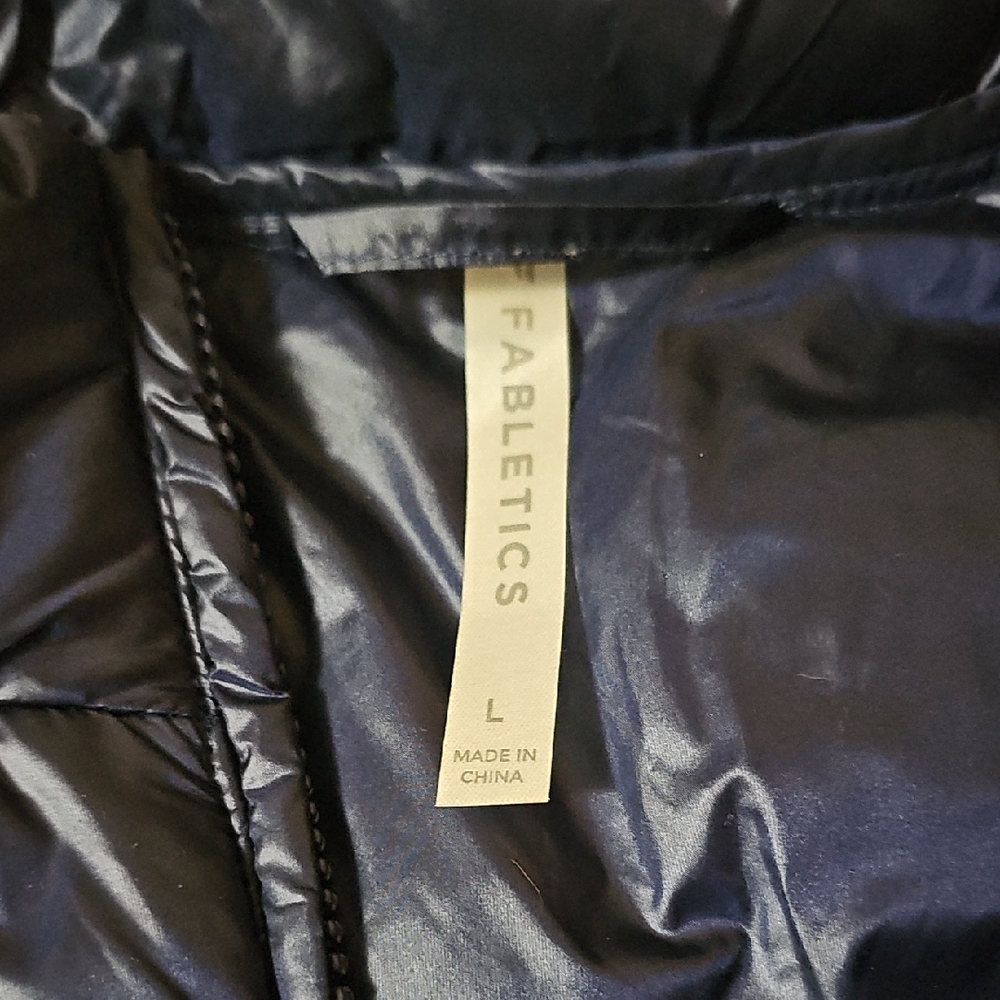 Fabletics Elliot Packable Women's Puffer Vest – Deep Navy (Large) - Picture 2 of 15